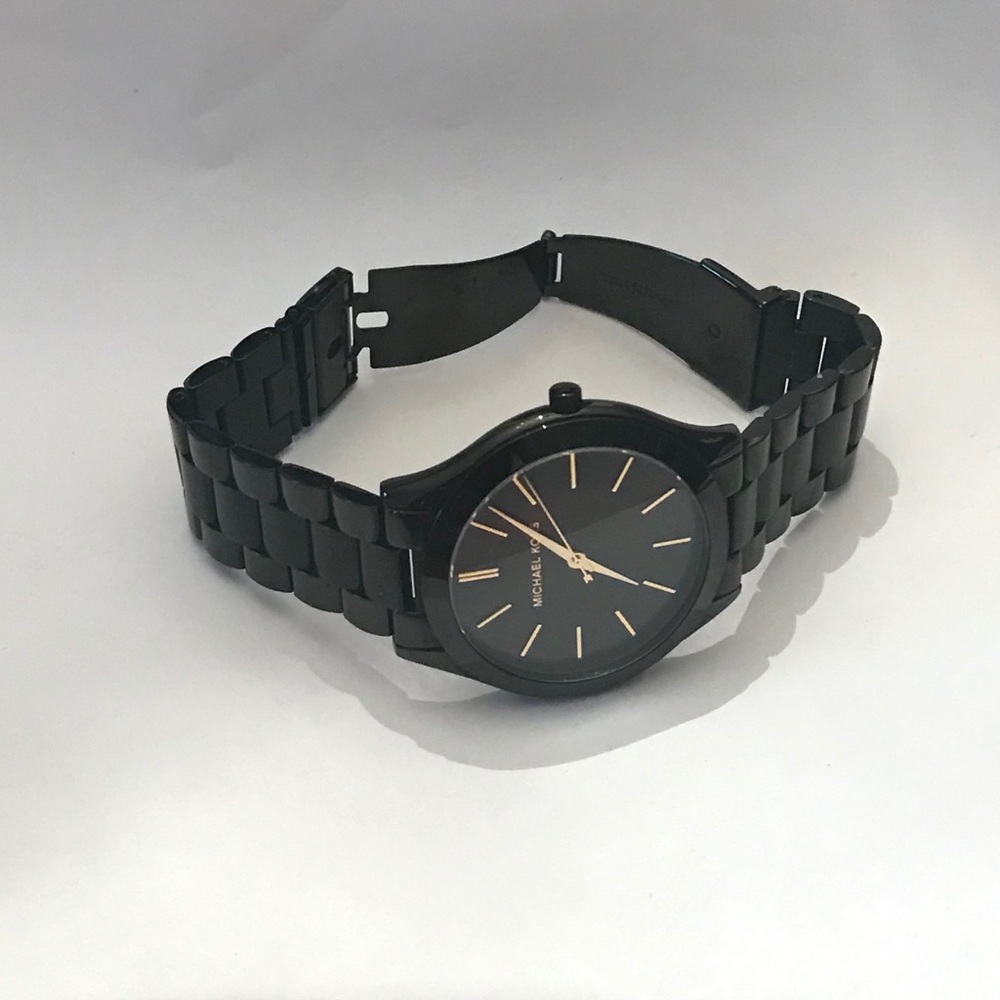 Beautiful MK 325 rarely worn like new gorgeous